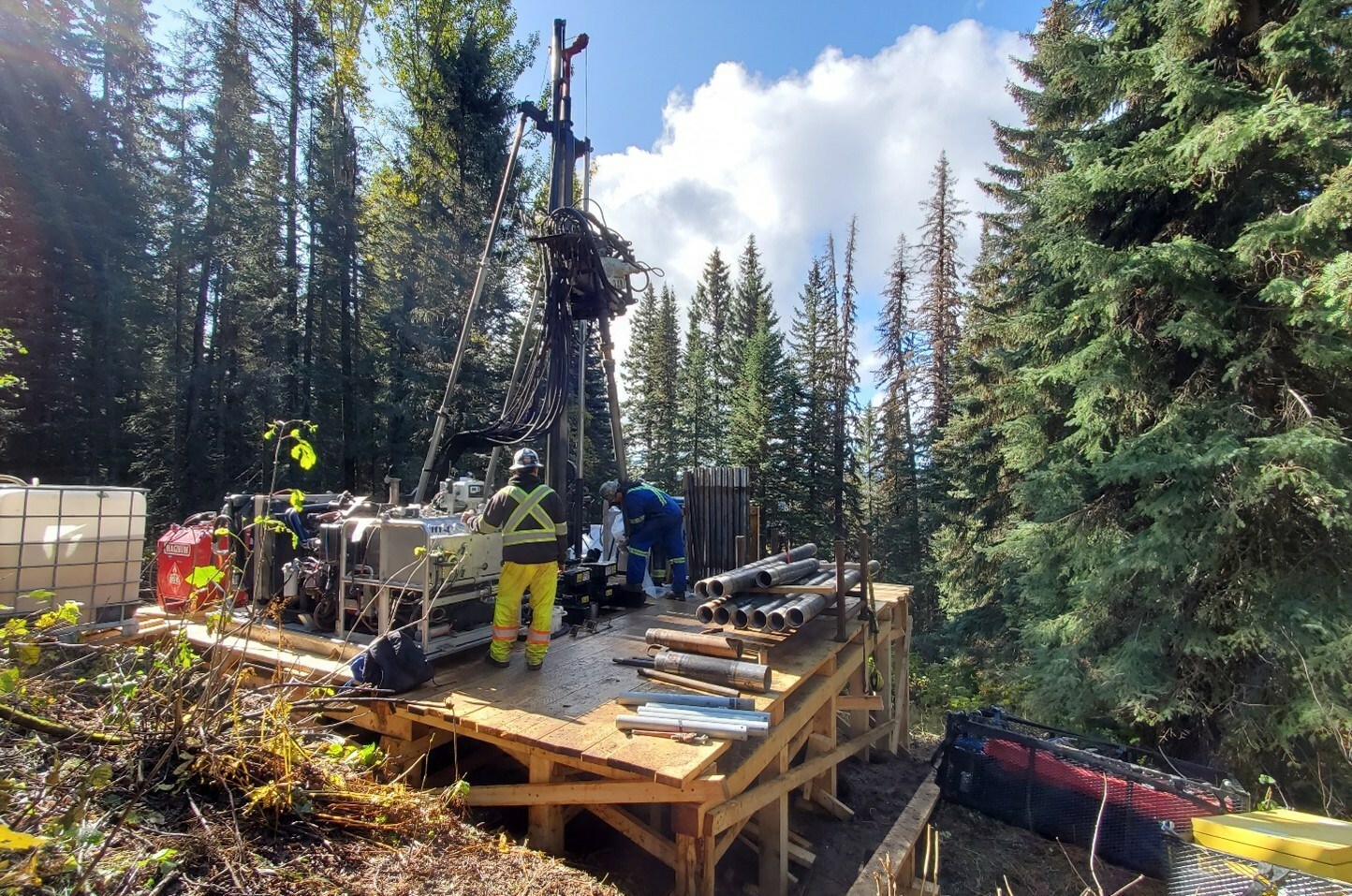 Image 1: Sonic Infrastructure Geotechnical Drilling Underway Within WSF Area (CNW Group/Defense Metals Corp.) Image 1: Sonic Infrastructure Geotechnical Drilling Underway Within WSF Area (CNW Group/Defense Metals Corp.)