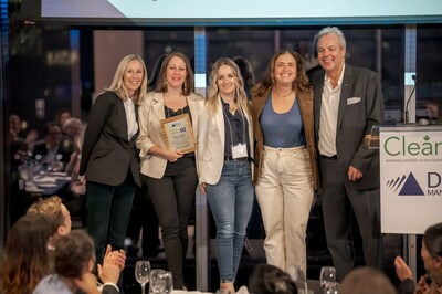 The CLEAN50 2024 awarded to the L'Oral Canada's Chief Sustainability and Human Rights Officer and its Procurement Team. Photo credit: Clean50 (CNW Group/L'Oral Canada Inc.)
