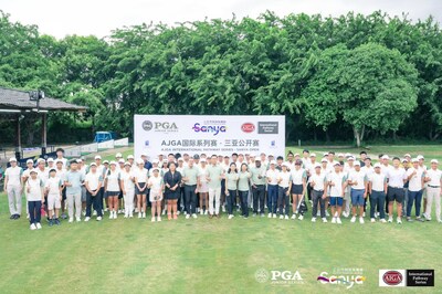 Group Photo of Guests and Players (PRNewsfoto/Sanya Tourism Board)