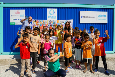 ?pek Il?cak Kayaalp , Chair of the Board of Directors of Rnesans, and Paolo Marchi, UNICEF Trkiye Representative, met with children and young individuals at Malatya Ya?am Kent.