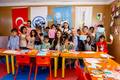 İpek Ilıcak Kayaalp , Chair of the Board of Directors of Rönesans, and Paolo Marchi, UNICEF Türkiye Representative, met with children and young individuals at Malatya Yaşam Kent.