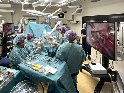 MUSA-2 combined with the Olympus ORBEYE 4K 3D surgical video microscope, during an extremity free flap procedure performed at Maastricht University Medical Center MUMC+.