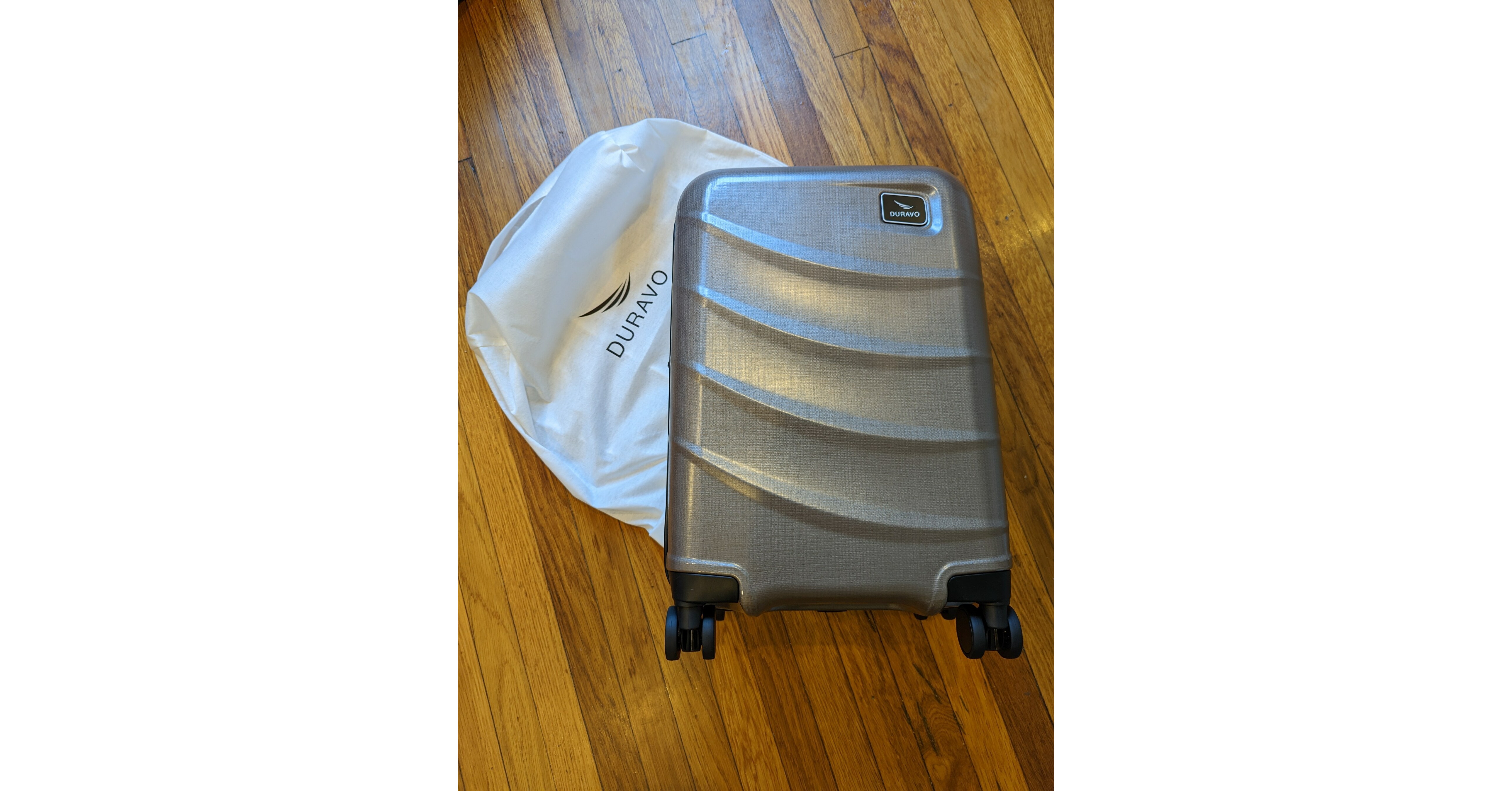 Duravo Suitcase: Efficient Travel Companion