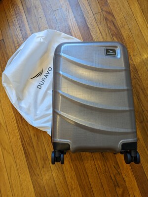 Duravo Suitcase: Efficient Travel Companion