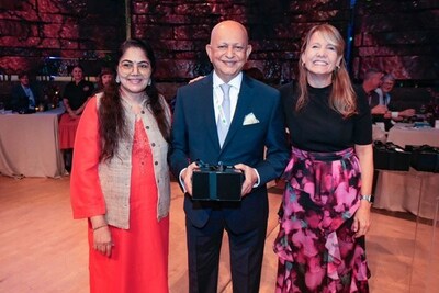 Chairman of The Nature Conservancy India’s Advisory Board, Mr. Hemendra Kothari (centre), receiving the Oak Leaf Award, with the CEO of The Nature Conservancy, Ms Jennifer Morris (right), and Managing Director of The Nature Conservancy, India, Dr. Annapurna Vancheswaran (left), during the TNC Volunteering and Leadership Summit held in Washington D.C.