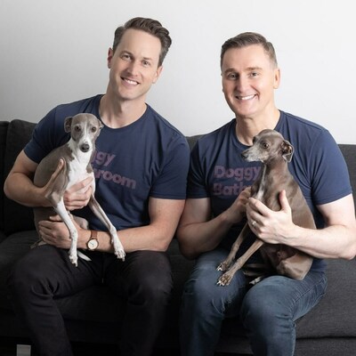 Les fondateurs Alain Courchesne et David Hbert avec leurs chiens Sterling et Liam. (Groupe CNW/DoggyBathroom)