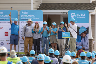 President and CEO Chris Coleman receives the ceremonial hammer on behalf of Twin Cities Habitat for Humanity, host of the 2024 Jimmy and Rosalynn Carter Work Project (from left: Garth Brooks, Trisha Yearwood, Chip Carter, Becky Carter, Habitat for Humanity of the Charlotte Region President and CEO Laura Belcher, Habitat for Humanity International CEO Jonathan Reckford)