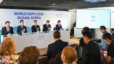 World Expo 2030 Busan representatives, gathered today in Paris, have jointly addressed the audience to provide new insights into the project.From left to right: Park Heong-joon, Mayor of Busan Metropolitan City; Jang Sung-min, Special Envoy of the President of the Republic of Korea; Han Duck-soo, Prime Minister of the Republic of Korea and Co-chair of the Bid Committee; Chey Tae-won, Chairman of SK and KCCI (Korean Chamber of Commerce & Industry) and Co-chair of the Bid Committee; Oh Young-ju, Vice Minister of Foreign Affairs.