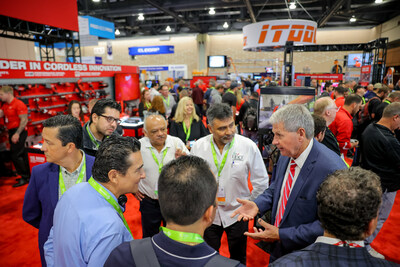 NECA CEO David Long speaking to members and NECA Convention & Trade Show attendees. (PRNewsfoto/National Electrical Contractors Assoc Inc.)