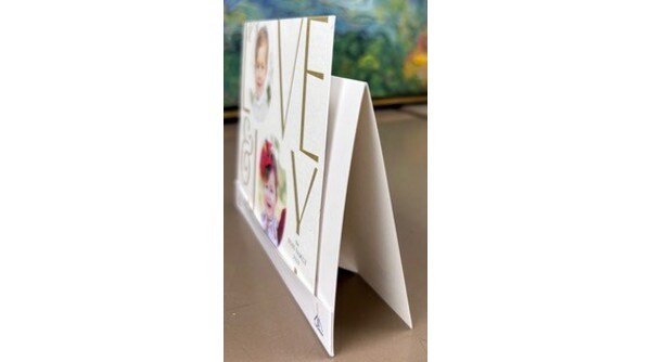 YourCardStand Solves One of the Challenges of this Decade: Displaying Flat Holiday Cards Easily and Inexpensively - Vimarsana News