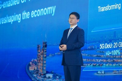 Li Peng shares five trends that will shape an intelligent digital future (PRNewsfoto/Huawei)