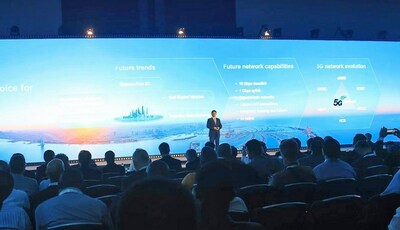 Li Peng en el Foro Global de Banda Ancha Móvil de Huawei en Dubái, Emiratos Árabes Unidos (PRNewsfoto/Huawei)