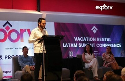 Secretario de Turismo de Quintana Roo – Lic. Bernardo Cueto Riestra inaugurando la Expo Renta Vacacional 2022.