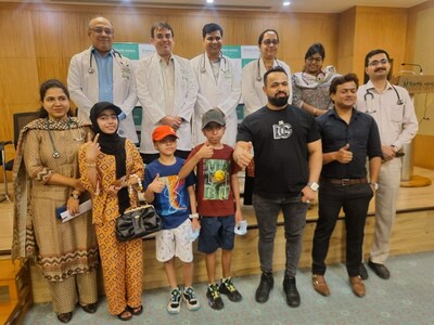Patients along with the team of doctors at Fortis Memorial Research Institute, Gurugram 