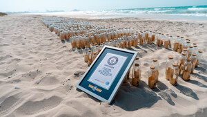 L'île de Saadiyat à Abou Dabi bat le record du monde Guinness™ de la plus grande exposition de messages en bouteilles