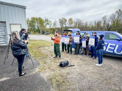 Forest fire workers represented by OPSEU/SEFPO hold news conference in Timmins (CNW Group/Ontario Public Service Employees Union (OPSEU/SEFPO))