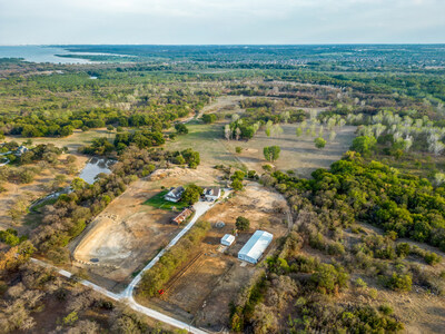 The impossible offering: The surprisingly peaceful Old Roanoke Ranch just minutes from Dallas and Fort Worth — America’s most exciting and booming metropolitan area — is represented by Jessica Smith and Tyler Thomas of Briggs Freeman Sotheby’s International Realty for $2,949,000.