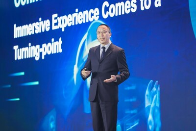 Cao Ming launching the industry's first full-series solutions for 5.5G (PRNewsfoto/Huawei)