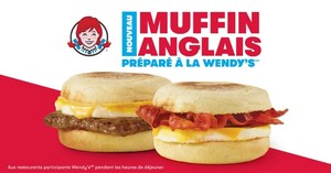 Passez votre commande! Les nouveaux sandwichs déjeuners sur muffin anglais de Wendy's apportent une touche de fraîcheur à un classique