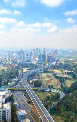 Photo shows a section of the Nairobi Expressway linking the Jomo Kenyatta International Airport, Kenya's main airport, on the eastern side of the country's capital to the Nairobi-Nakuru highway in the west. The expressway has been financed, built, and operated by a Chinese company. (Photo by Huang Weixin/People's Daily)
