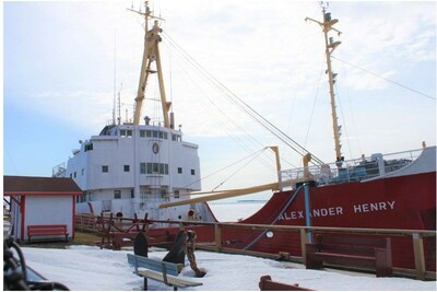 Le navire de la Garde ctire canadienne Alexander Henry amarr  Thunder Bay, en Ontario, en 2022.
 Parcs Canada / Will Pratt (Groupe CNW/Parcs Canada)