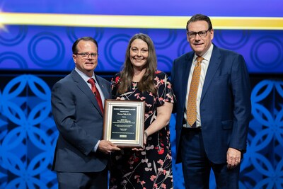 NCPA’s 2023 Willard B. Simmons Independent Pharmacist of the Year Award Presentation. Left to Right: NCPA President Hugh Chancy, RPh; Theresa Tolle, BSPharm, FAPhA (winner); and Mike McBride of Upsher-Smith.