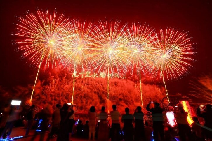 High-tech Firework Show Blooming on Liuyang River - Vimarsana News