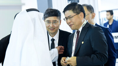 Gary Huang, Co-President of H3C and President of International Business communicated with the visitors at the site