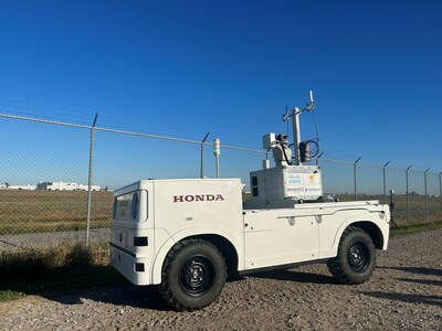 First-of-its-kind autonomous airfield inspection vehicle showcased by Greater Toronto Airports Authority (CNW Group/Greater Toronto Airports Authority)