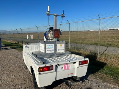 First-of-its-kind autonomous airfield inspection vehicle showcased by Greater Toronto Airports Authority (CNW Group/Greater Toronto Airports Authority)