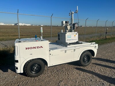 First-of-its-kind autonomous airfield inspection vehicle showcased by Greater Toronto Airports Authority (CNW Group/Greater Toronto Airports Authority)