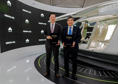 Jaiwon Shin, president of Hyundai Motor Group and CEO of Supernal, and Kee-Hong Woo, CEO, Korean Air, formalized their partnership in a signing ceremony during Seoul ADEX on Oct. 16
