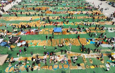 Trading area of Yellow River Market in the Gourd Culture and Art Festival 