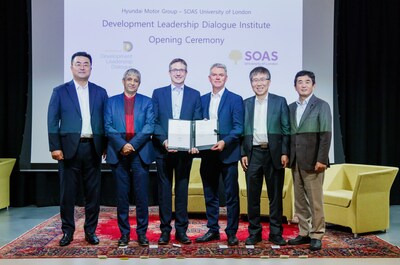 From left to right: Heung-Soo Kim, Executive Vice President and Head of Global Strategy Office (GSO), HMG; Adam Habib, Director of SOAS University of London; Ashley Andrew, President of Hyundai Motor UK; Paul Philpott, President and CEO, Kia UK Ltd.; Ha-Joon Chang, Professor of SOAS University of London; Gyun Kim, Executive Vice President and Head of Business Intelligence Institute, HMG