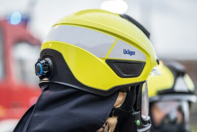 The Dräger HPS SafeGuard is engineered for durability
and minimal weight, providing adaptability in varied
firefighting conditions. Designed for immediate use, this
dual-certified helmet delivers exceptional safety at a cost-
effective price point.