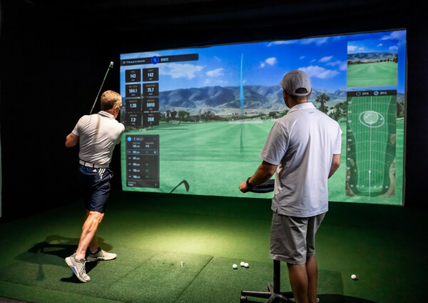 GolfCave combines simulation technology and 24/7 access for a unique turn-key franchise opportunity.