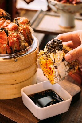 Visit Pang’s Kitchen and Pak Loh Chiu Chow Restaurant from Oct 18 to enjoy our sensational hairy carb and crab roe delicacies, highlights of the menu include Steamed Hairy Crab and the premium dish Sea Cucumber stuffed with Minced Pork and Hairy Crab Roe etc. (PRNewsfoto/Galaxy Macau)