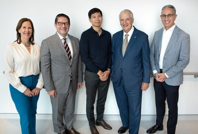 From left to right : Pascale Bouchard, Éric Martel, Dr Dang Khoa Nguyen, Laurent Beaudoin, Frédéric Abergel. (CNW Group/Fondation du CHUM)