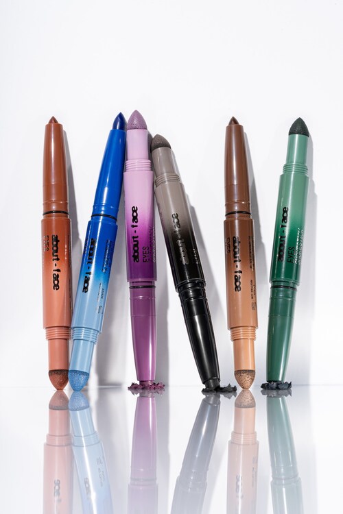 The latest about-face drop offers two formulas in one for flawless, soft-smudge, smokey eye looks