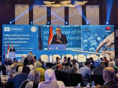 El 25 de octubre de 2023, en el Foro Internacional UNESCO-Huawei sobre plataformas digitales y competencias para profesores, el Ministerio de Educación de Egipto lanzó oficialmente el Centro Nacional de Educación a Distancia  para el desarrollo profesional continuo de los educadores. (PRNewsfoto/Huawei)
