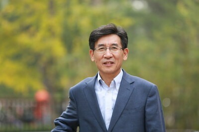 O Professor Qikun Xue é o primeiro cientista da China a ganhar este prêmio na área de física de matéria condensada. (PRNewsfoto/Tsinghua University)