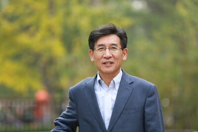 El profesor Qikun Xue es el primer científico de China en ganar este premio en el campo de la física de la materia condensada. (PRNewsfoto/Tsinghua University)