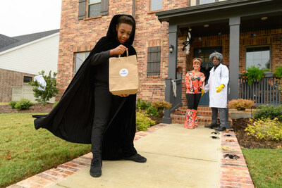 In a world-first, Manna Drone Delivery, Europe’s largest and most-advanced drone delivery operator, took trick or treating to new heights - delivering candy to families in North Texas by drone. Trick or treating kicked-off Manna Drone Delivery’s first US operations – where residents of Pecan Square by Hillwood Communities will have the opportunity to order a range of food and beverages from both national and local retailers - including a wide selection of Halloween chocolates and candies.