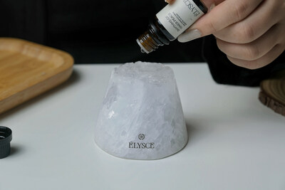 Tap into your inner peace with just a few drops of ĒLYSCE's essential oil on the Gleam Diffusing Stone.