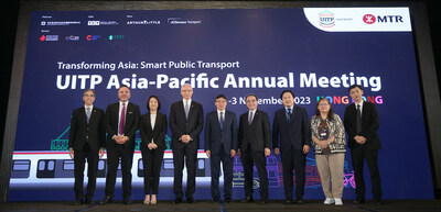 Mr Jeremy YAP, UITP Asia Pacific Division Chair & Deputy Chief Executive, Land Transport Authority (LTA), SINGAPORE (3rd right) joined by Mr LAM Sai-hung, GBS, JP, Secretary for Transport and Logistics of HKSAR (middle), Dr Rex AUYEUNG, Chairman of the MTR Corporation (4th left) along with other distinguished officiating guests to kick off the opening ceremony. They are Dr Jacob KAM, CEO of the MTR Corporation (4th right), Ms Angela LEE, JP, Commissioner for Transport of HKSAR (3rd left), Mr Adi Lau, Chairperson of UITP Metro, Committee & President of Global Operations Standards Institute of the MTR Corporation (1st left), Dato Ir Alice Jawan EMPALING, Permanent Secretary, Ministry of Transport Sarawak, MALAYSIA (2nd right), Dr Kaan YILDIZGOZ, Senior Director, Membership and Global Operations, UITP, BELGIUM (2nd left) and Mr Shaun TAN, Co-Chair of OC and Head of UITP Asia-Pacific (1st right).