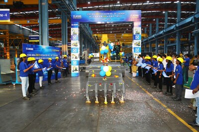 XCMG Machinery Going Glocal: the 2,000th Excavator That Made in India Rolls Off Assembly Line. (PRNewsfoto/XCMG Machinery)