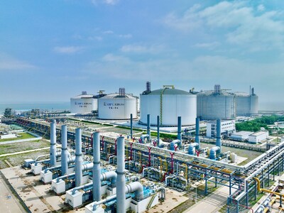 Entra en funcionamiento el tanque de almacenamiento de GNL más grande de China (270.000 metros cúbicos) (PRNewsfoto/SINOPEC)