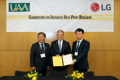 LG Electronics establishes a consortium for advanced heat pump research in Alaska. From left, Thomas Yoon (CEO of LG Electronics North America), Sean Parnell (chancellor of the University of Alaska Anchorage), and James Lee (head of the Air Solution Business Unit at LG Electronics).