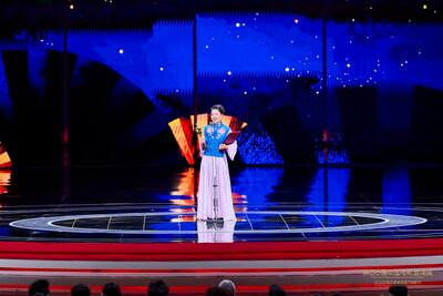 HE Saifei is exhilarated to have been awarded the Best Actress for starring in Off the Stage (PRNewsfoto/iQIYI)
