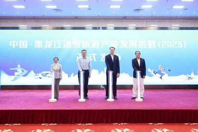 A foto mostra a cerimônia de lançamento do Índice de Desenvolvimento da Indústria do Turismo de Gelo e Neve da China, Heilongjiang (2023). (PRNewsfoto/Xinhua Silk Road)